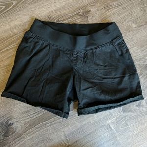 Liz Lange black maternity shorts